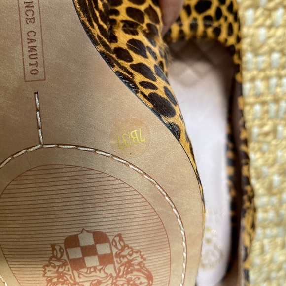 Vince Camuto Cheetah Leopard Print Wedges - Picture 7 of 7